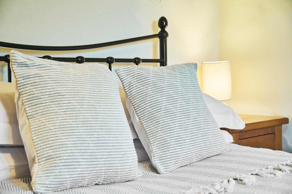 Host Stay Providence Cottage