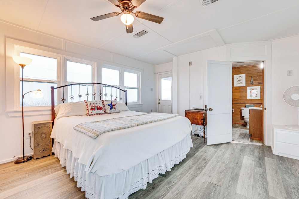Gulf Coast Cottage w/ Beach Access: Fish & Paddle!