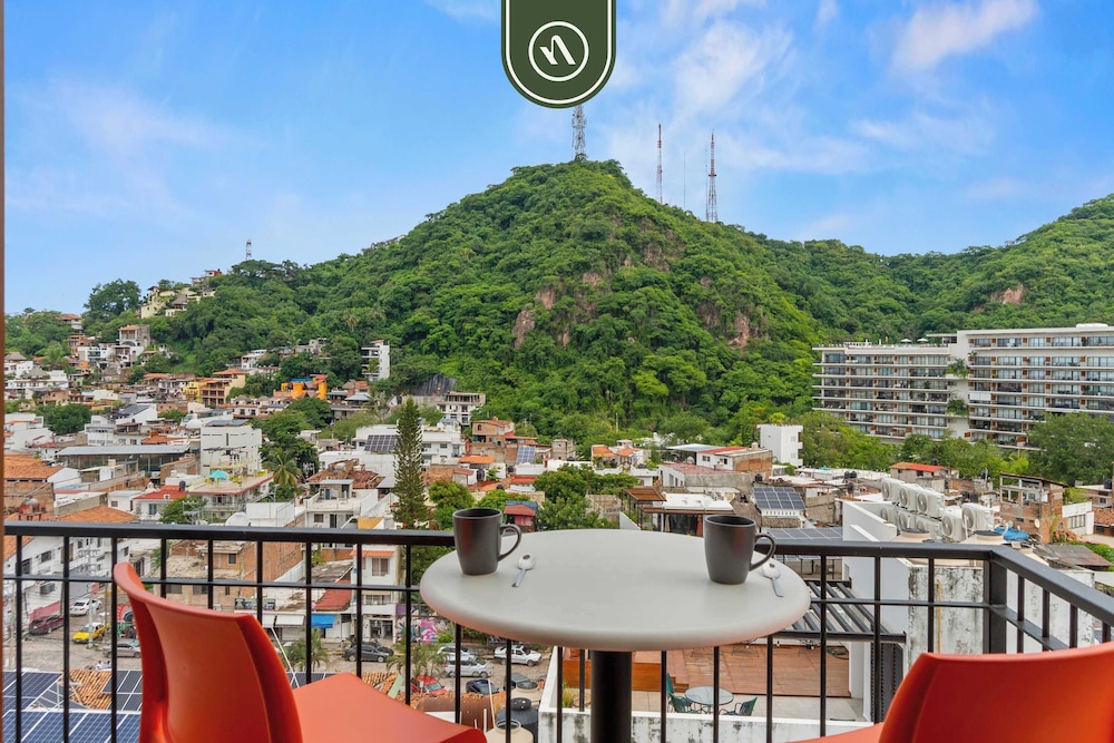 New 1 BR Condo - Rooftop Pool - Oceanview
