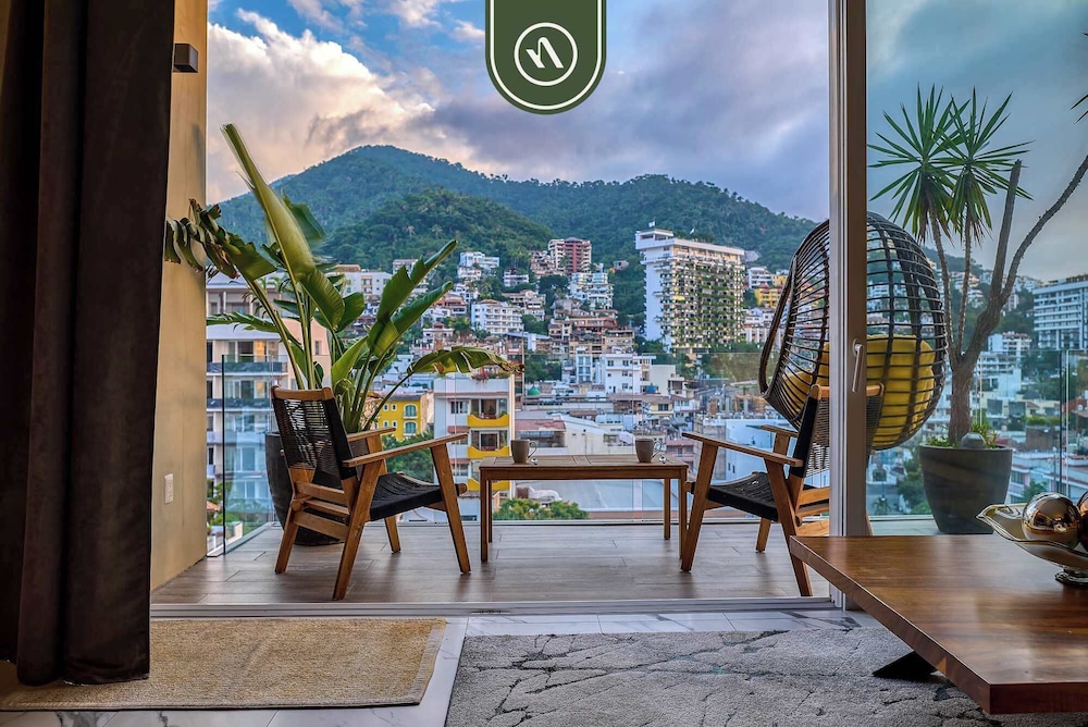 Amazing 1BR Penthouse With Balcony - Gym - Pool