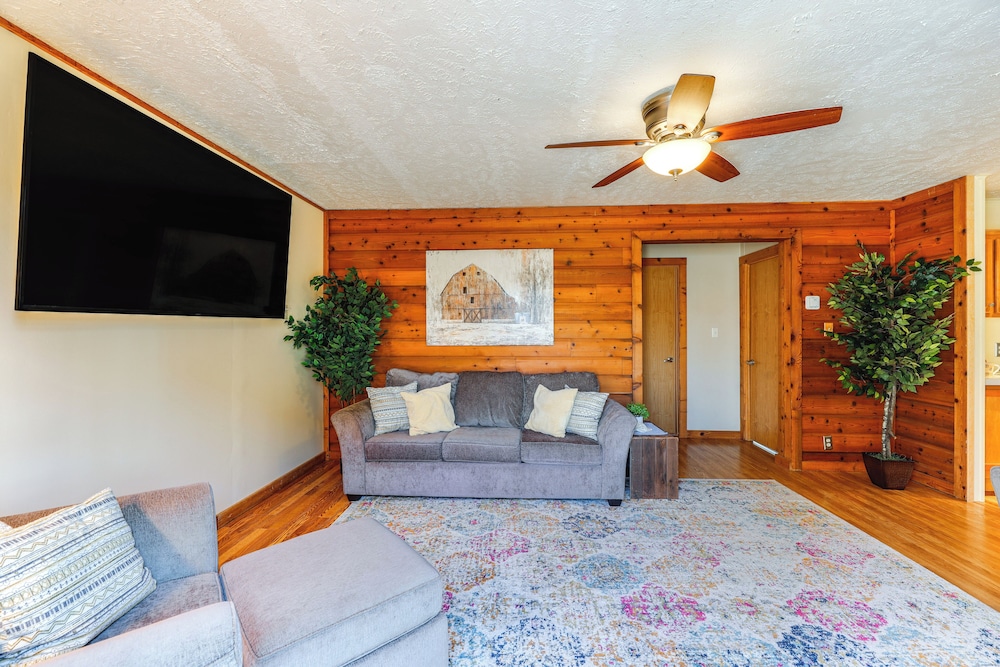11 Mi to Chincoteague: Atlantic Home w/ Decks!