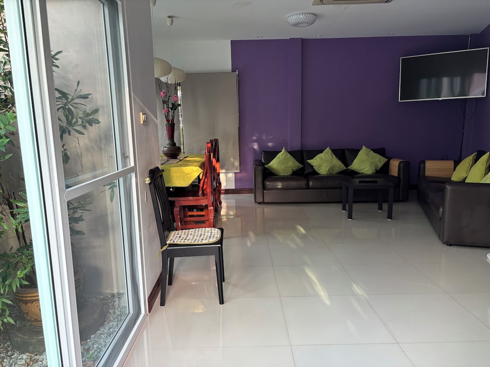khun mai villa