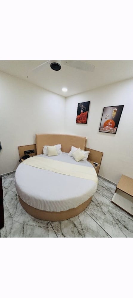 The Azone Hotel