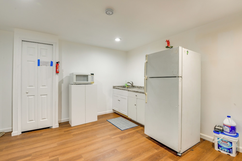 Close to Hospital & Dulles: Herndon Townhome