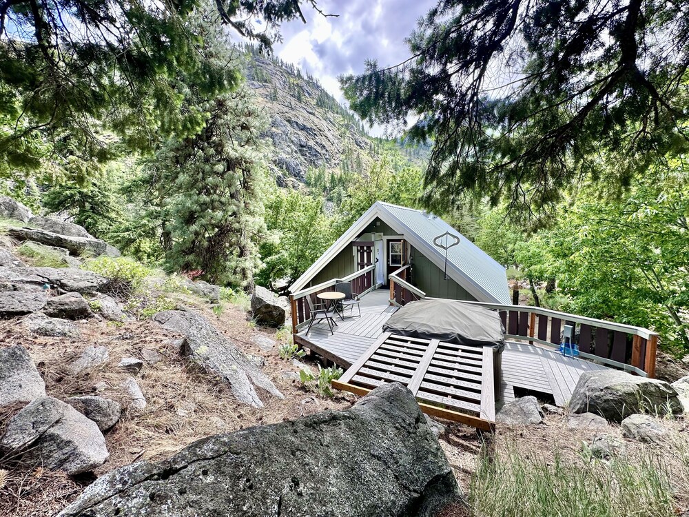 Icicle Chalet 1 Bedroom Cabin