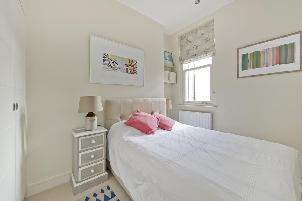 Spacious 3-bedroom Apartment in Earls Court