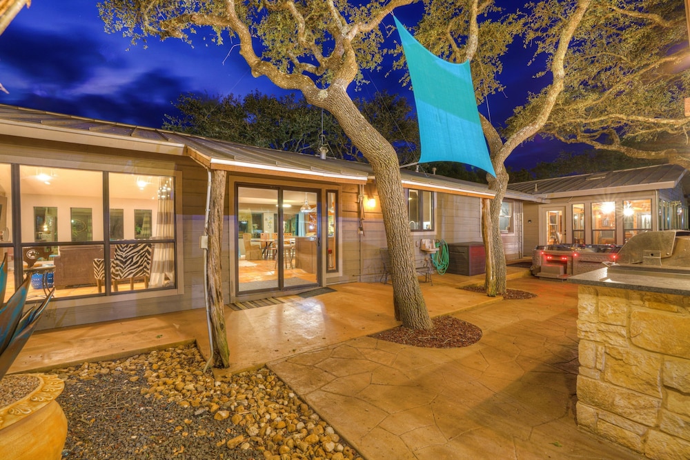 Terracotta Oasis - Wimberley for 30 Guests
