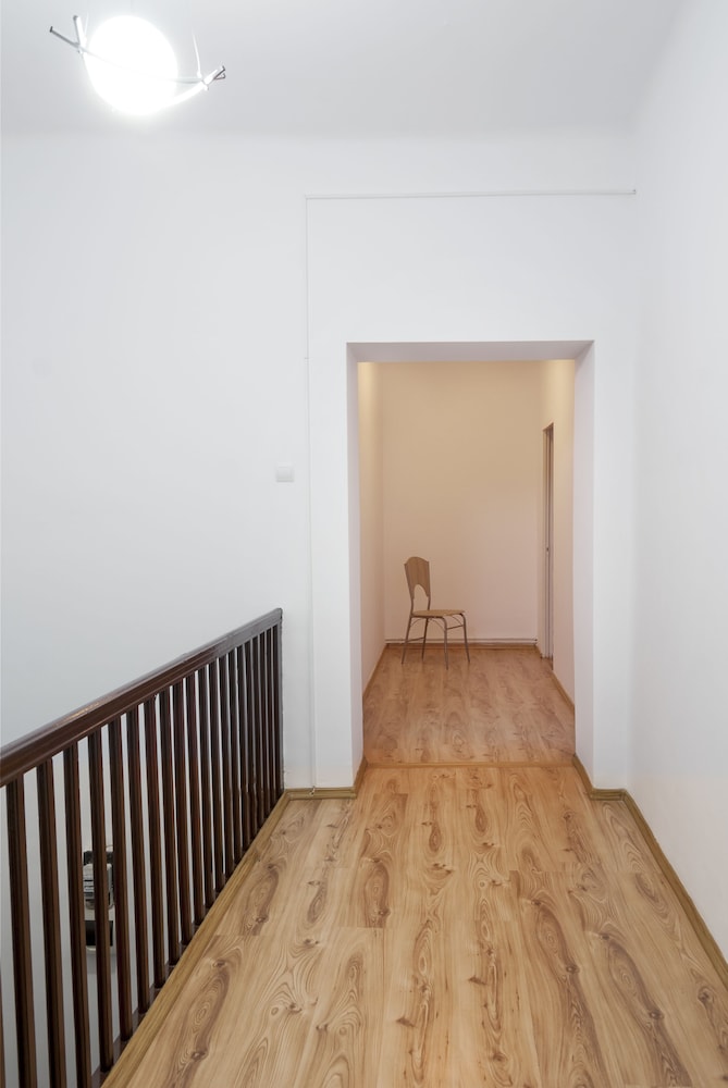 Iezer Residence