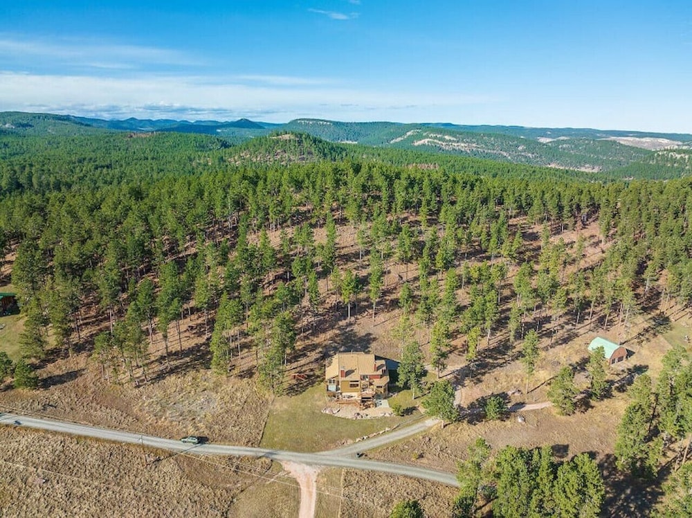 Peaceful Pines 5 BR Home With Hot Tub view 4
