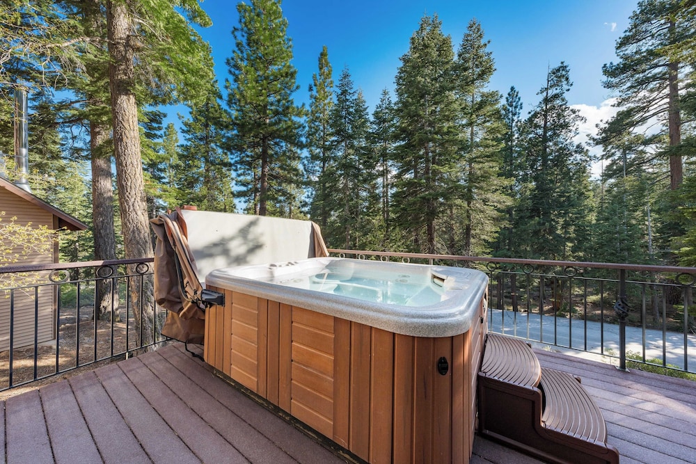 Year-round Tahoe Escape With Hot Tub & Outdoor Dining Timberline Haven by Avantstay