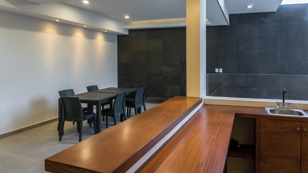 Luxury Studio Rooftop Pool and Jacuzzi