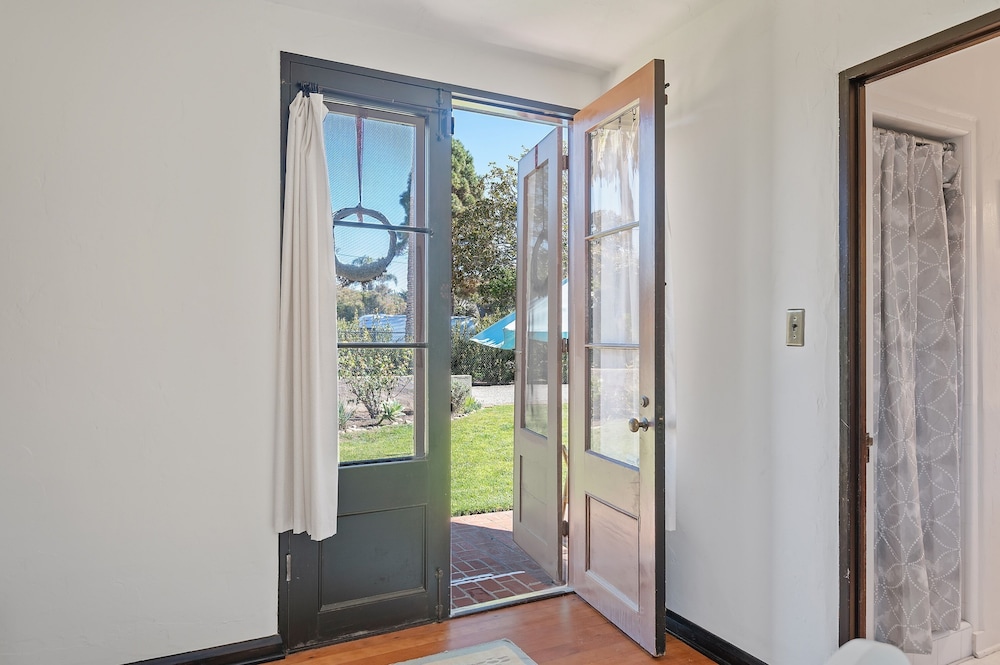Garden Cottage - Miramar Beach With Shared Deck view 4