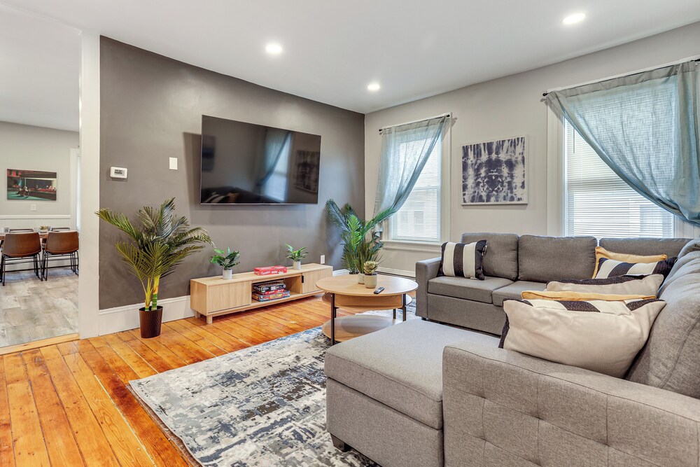 1 Mi to Dtwn: Pet-friendly Providence Apt w/ Yard