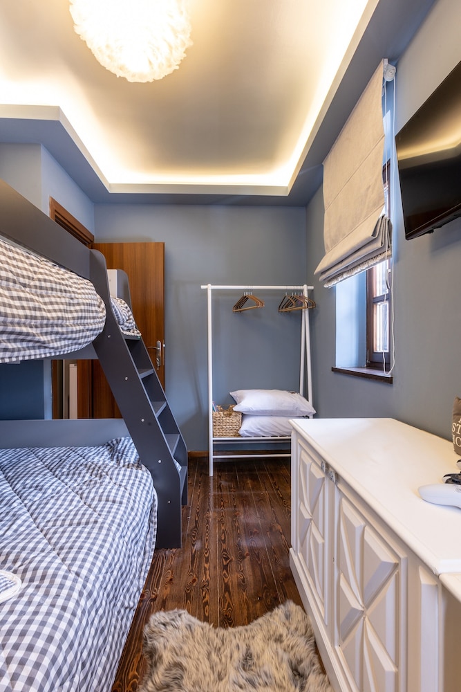 Rock Dandy La Maison De L’Ours | Top Fireplace Retreat