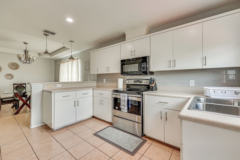 4 Mi to Dtwn Brownsville: Family Home w/ Yard!