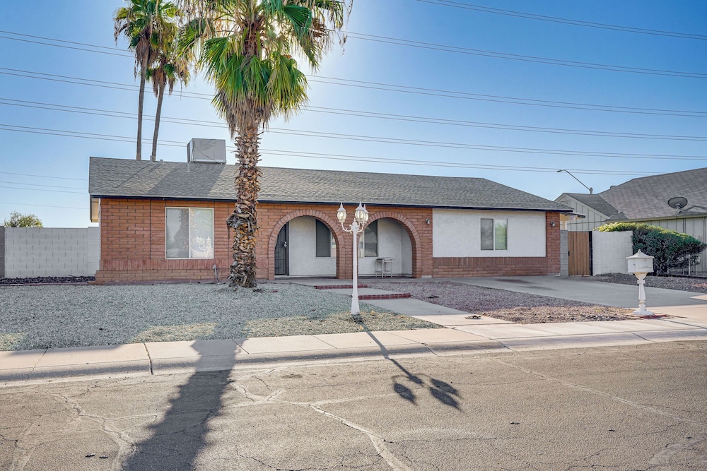 8 Mi to State Farm Stadium: Glendale Home w/ Grill view 2