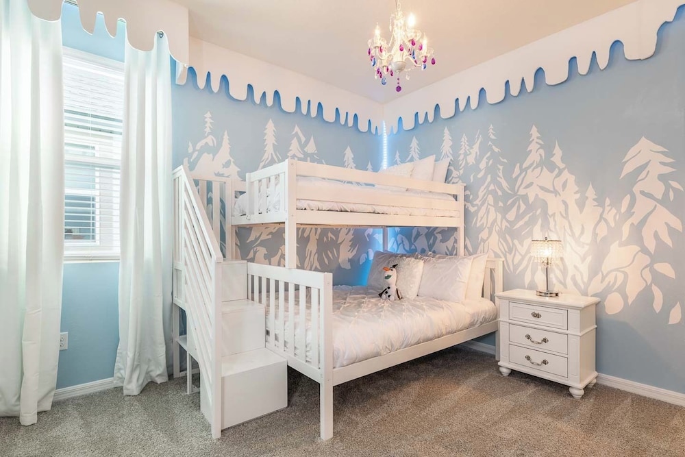 Spacious 9-bedroom Orlando vacation home