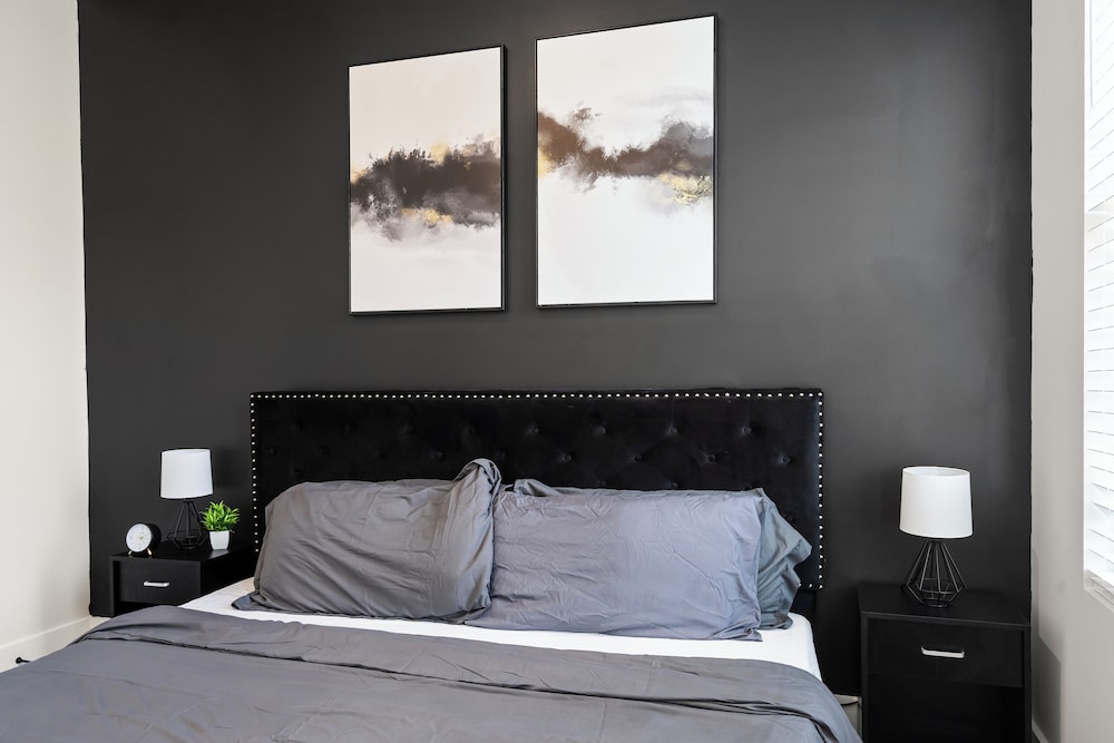 Luxe King 4BR Townhouse in Uptown CLT