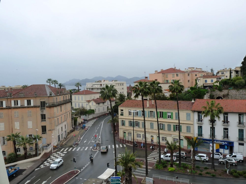 Spacious Studio in the Center of Cannes Nice Terrace Easy Walk to the Croisette and Palais - 1923