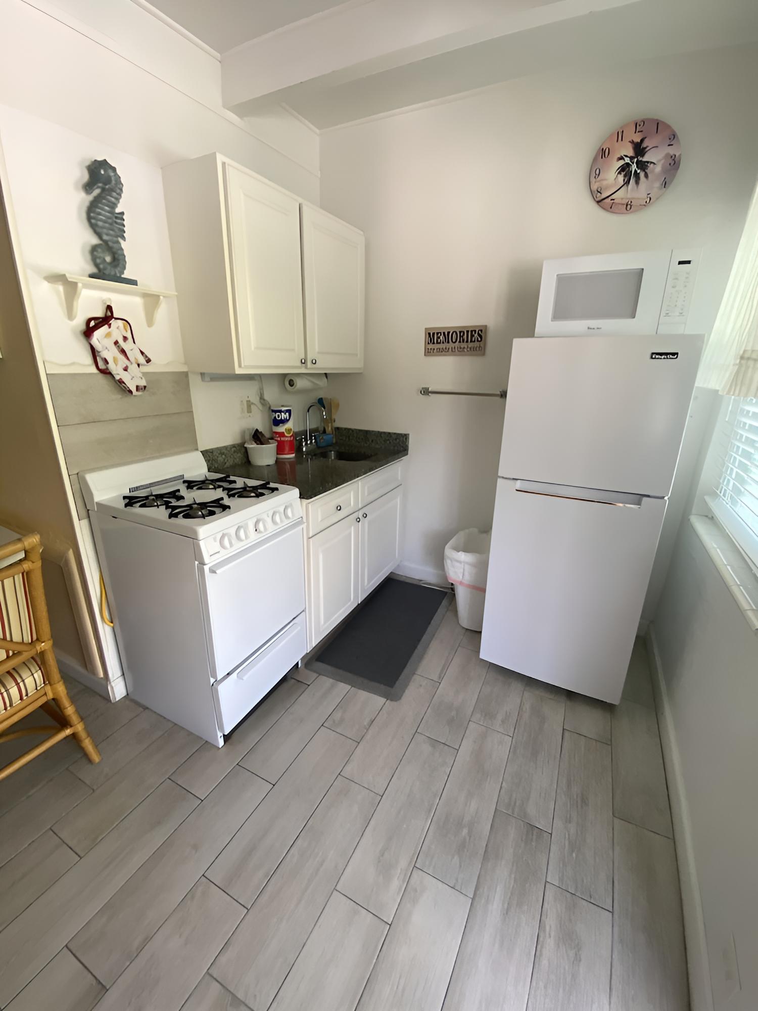 Tropical Winds Motel & Cottages