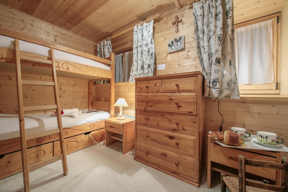 Chalet Du Croz RJ in Le Tour Argenti re