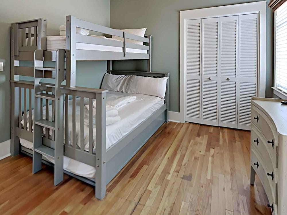 A Garden Cottage by Southern Vacation Rentals view 5