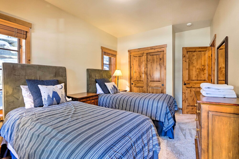 Ski-in/ski-out Donnelly Townhome w/ Hot Tub! view 3