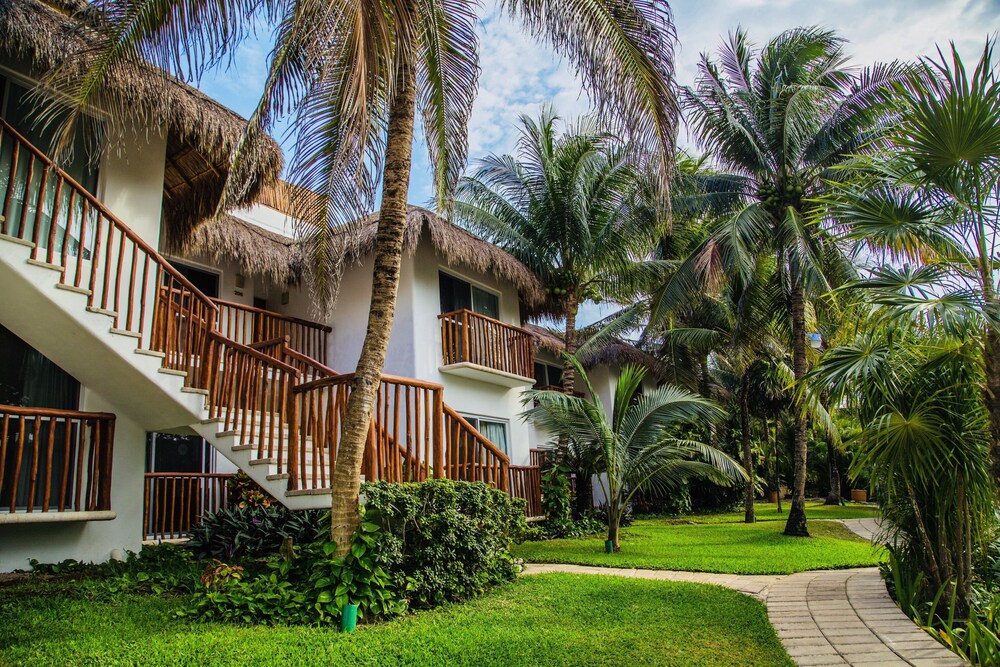 Las Villas Akumal 2B-16 by SkyRun