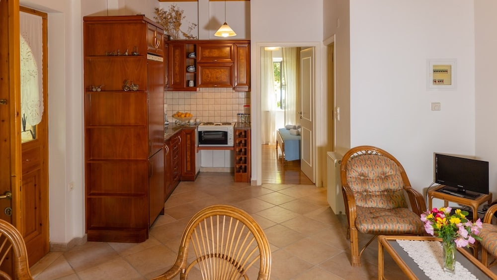 Orestis Stone Apartment for 2 With Garden