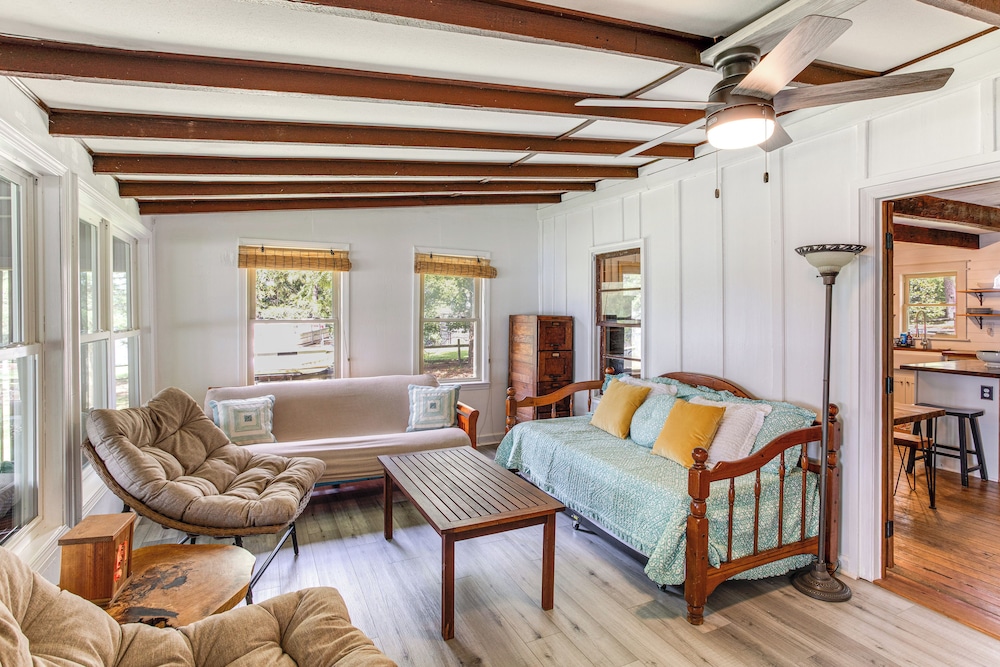 Lake Wateree Retreat: Dock & Screened Porch!
