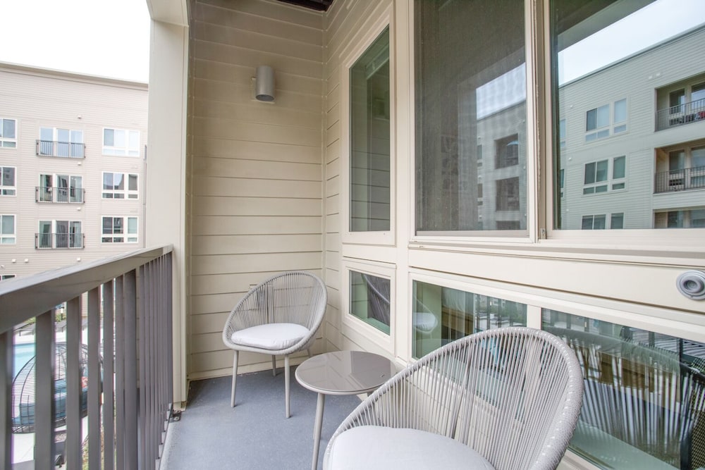 Fun & Comfort Await Alexandria Apartment