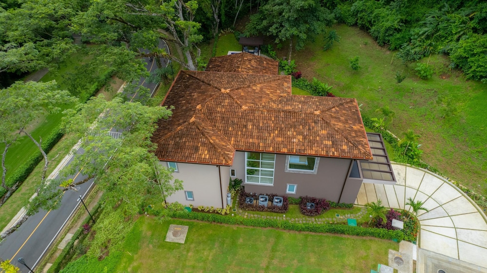 - Casa Cenizaro Six Bedroom Private Pool Family