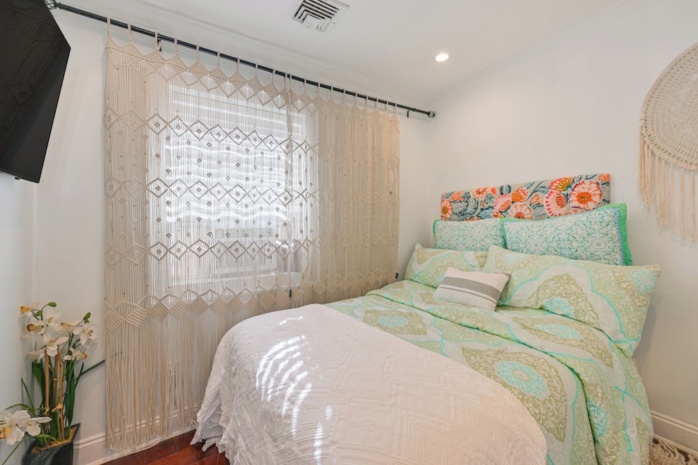 Walk to Ocean: Pet-friendly Home in Long Beach! view 4