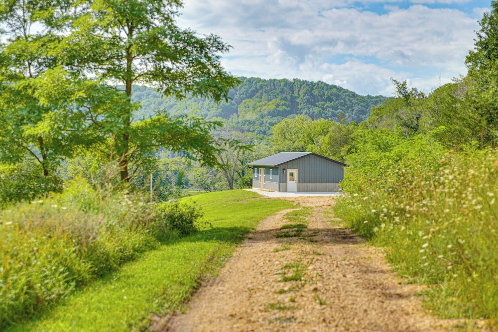 Hike, Fish & Relax: Kickapoo River Cabin!