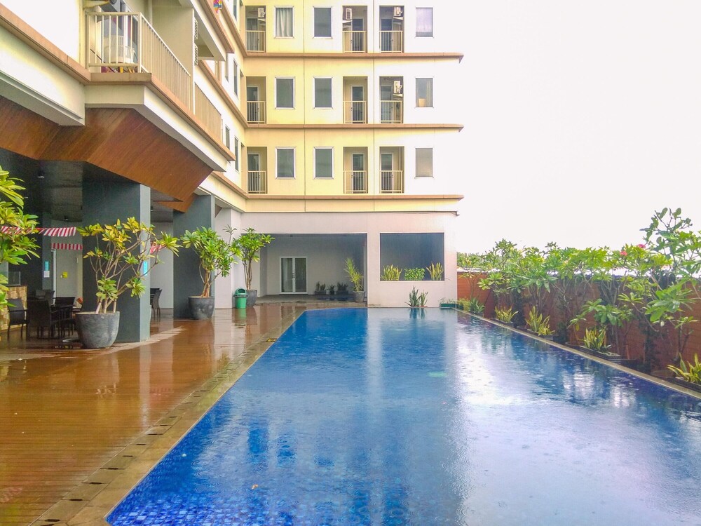 Relaxing Studio at Tamansari Mahogany Karawang Apartment