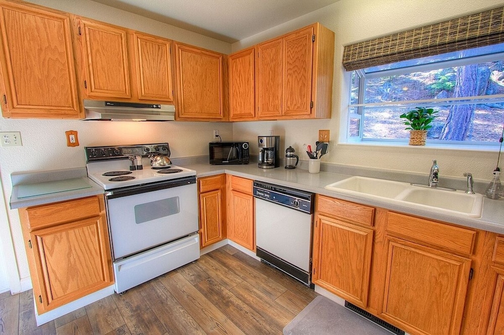Nvh0823 - Sadies Hustle 3 Bedroom Home