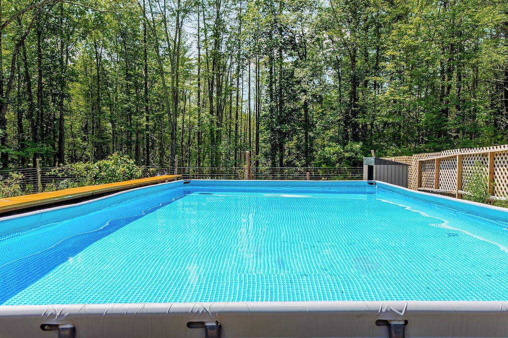 Pool+hot Tub, Firepit Near Hikes, Shops, Dining Cragswood Lodge by Avantstay