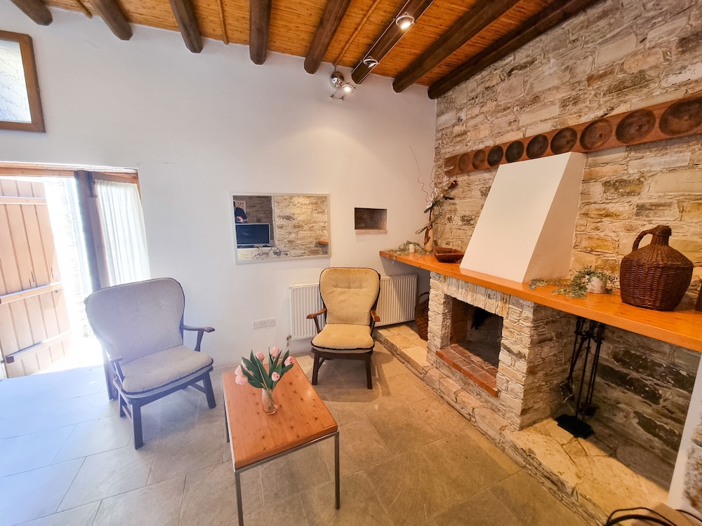 Traditional Village Pool Apartment