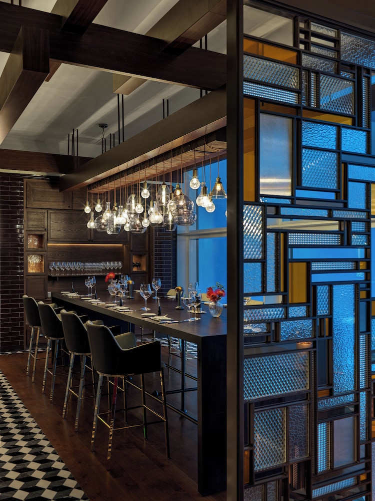 Mandarin Oriental, Shenzhen 81
