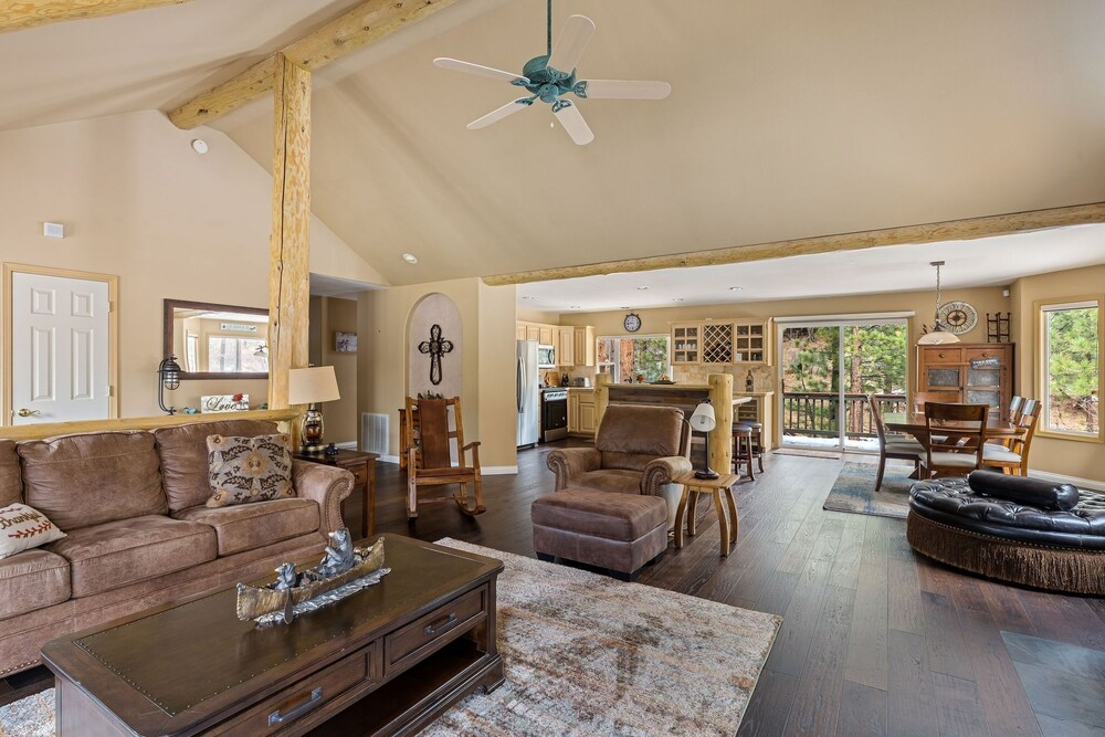 52 - Stony Creek Chalet 3 Bedroom Home by RedAwning view 2