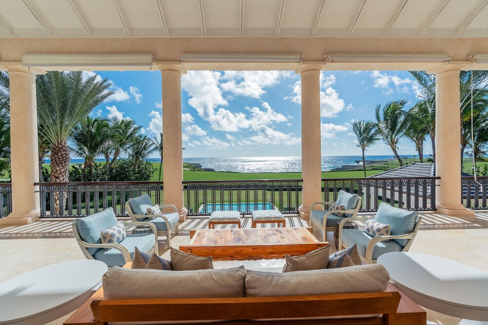 Oceanfront Luxury Villa With Amazing Staff