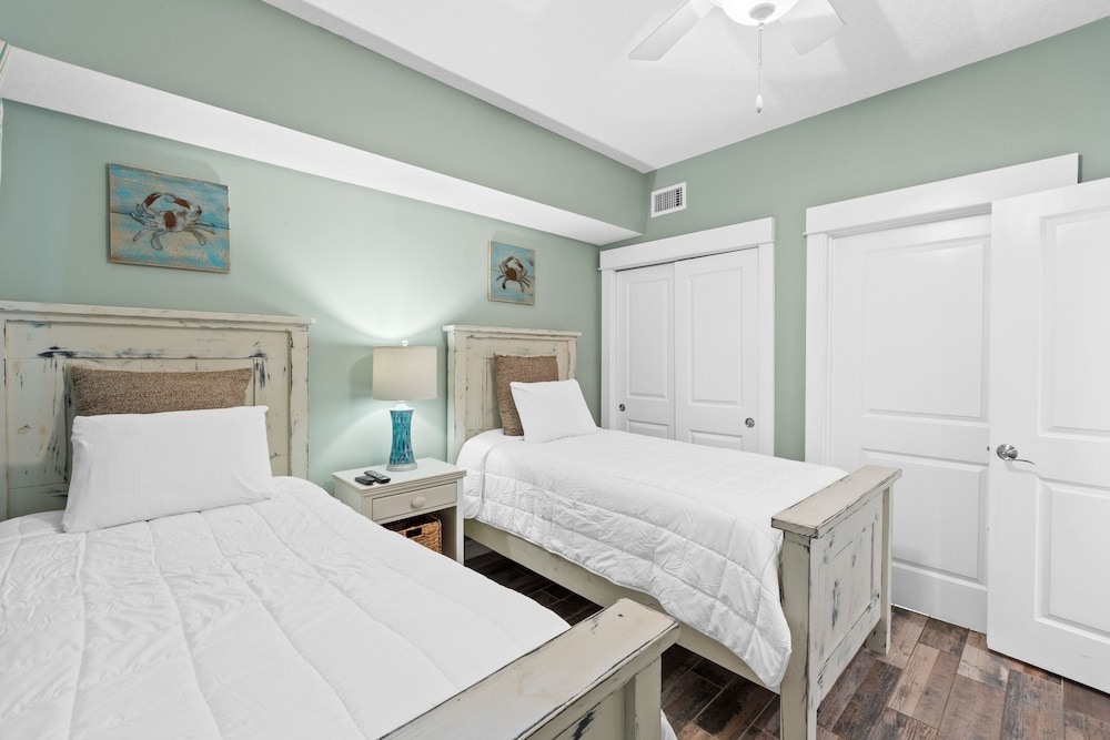 Grand Panama Beach Resort by Book That Condo