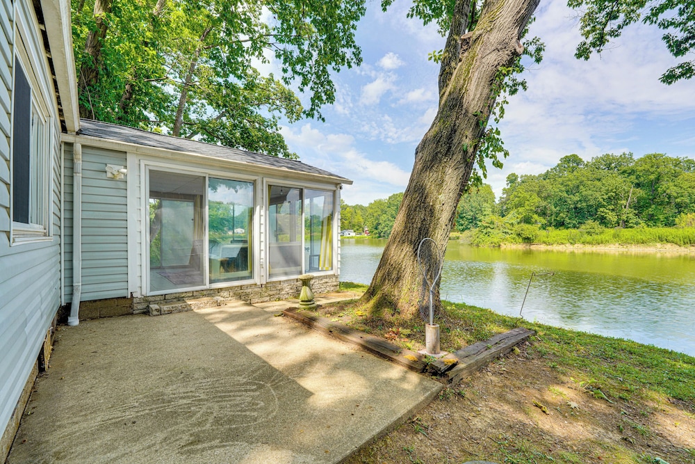 Cozy House on Meadowbrook Lake: Serene, Scenic!