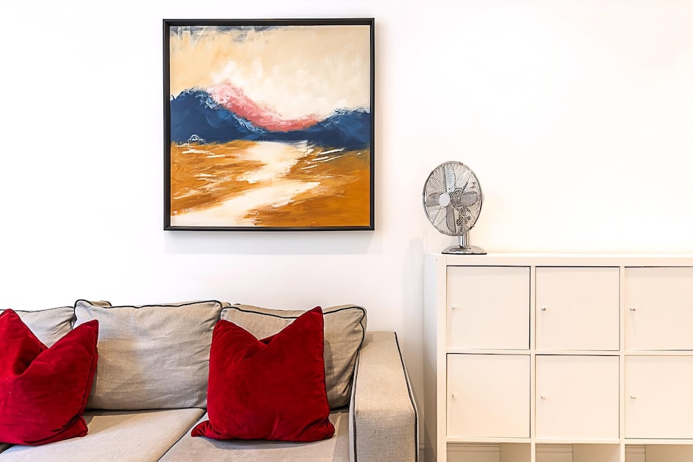 Stylish Two-bed Flat Near Oxford Circus