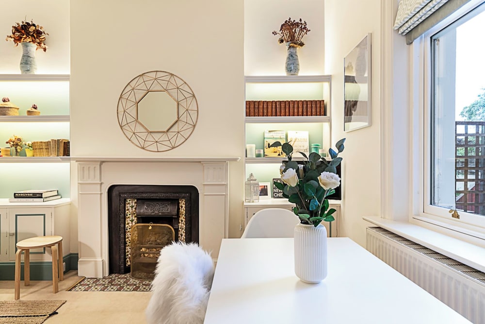Charming Earls Court Apartment
