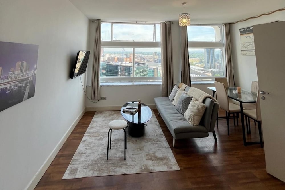 City Centre & Parking 2 Bed Ap