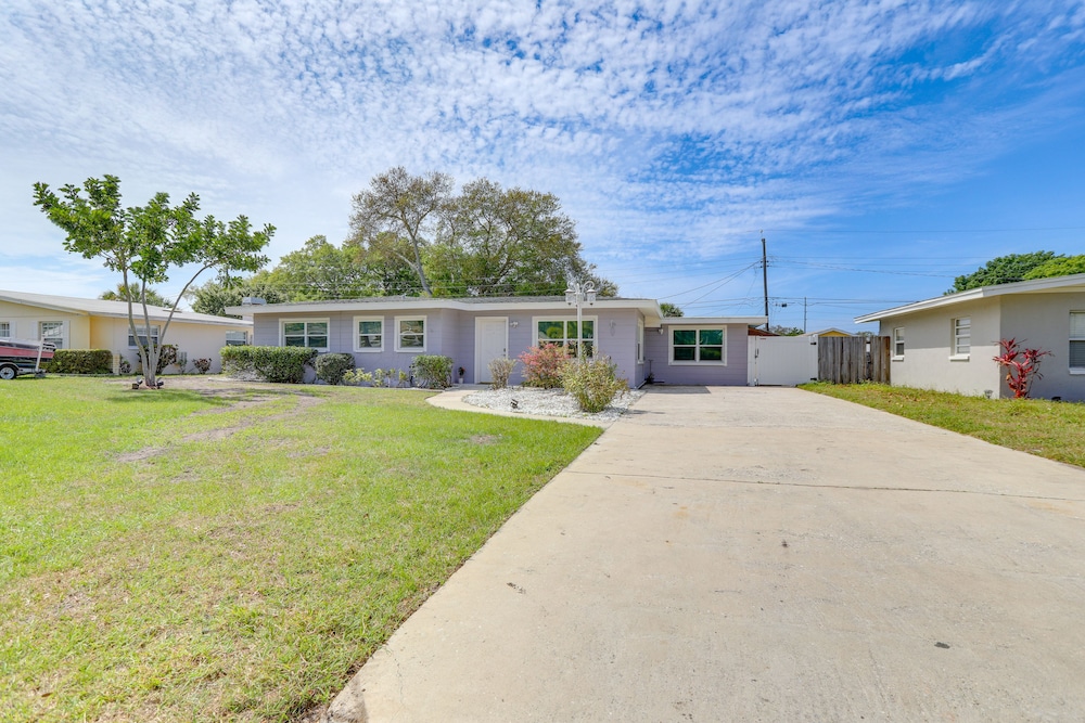 Largo Escape w/ Heated Pool & Lanai Oasis! view 3