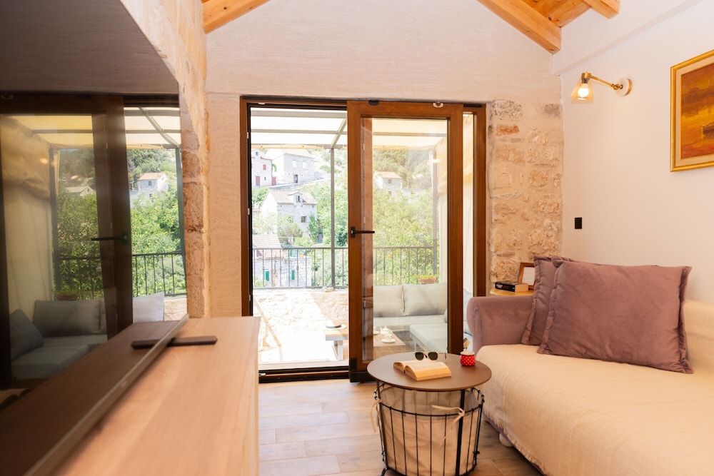 Traditional stone house Tonca