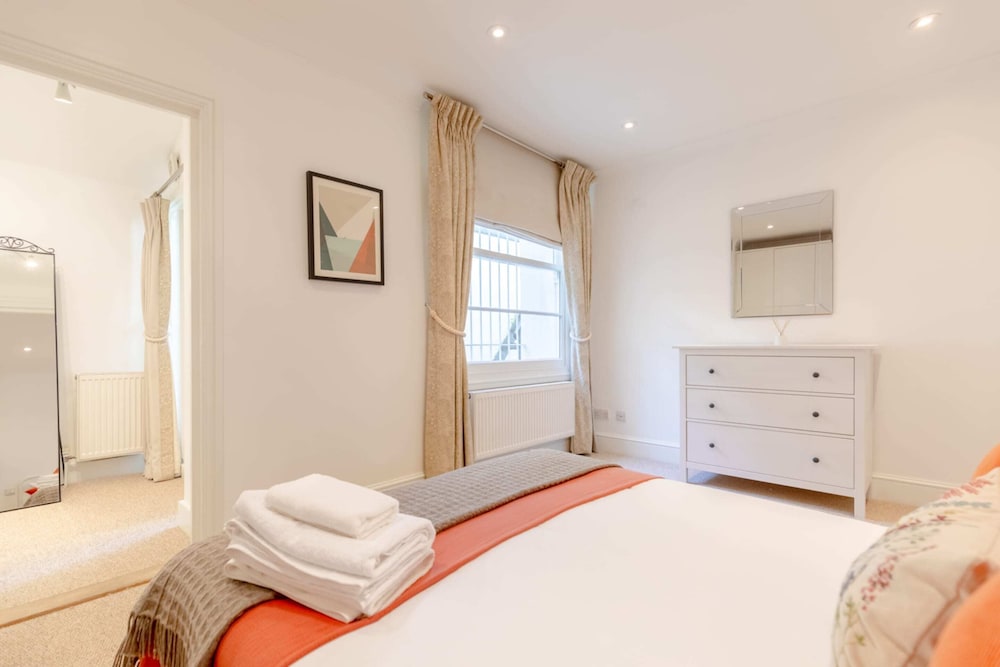 London Maisonette: Unique Retreat view 2
