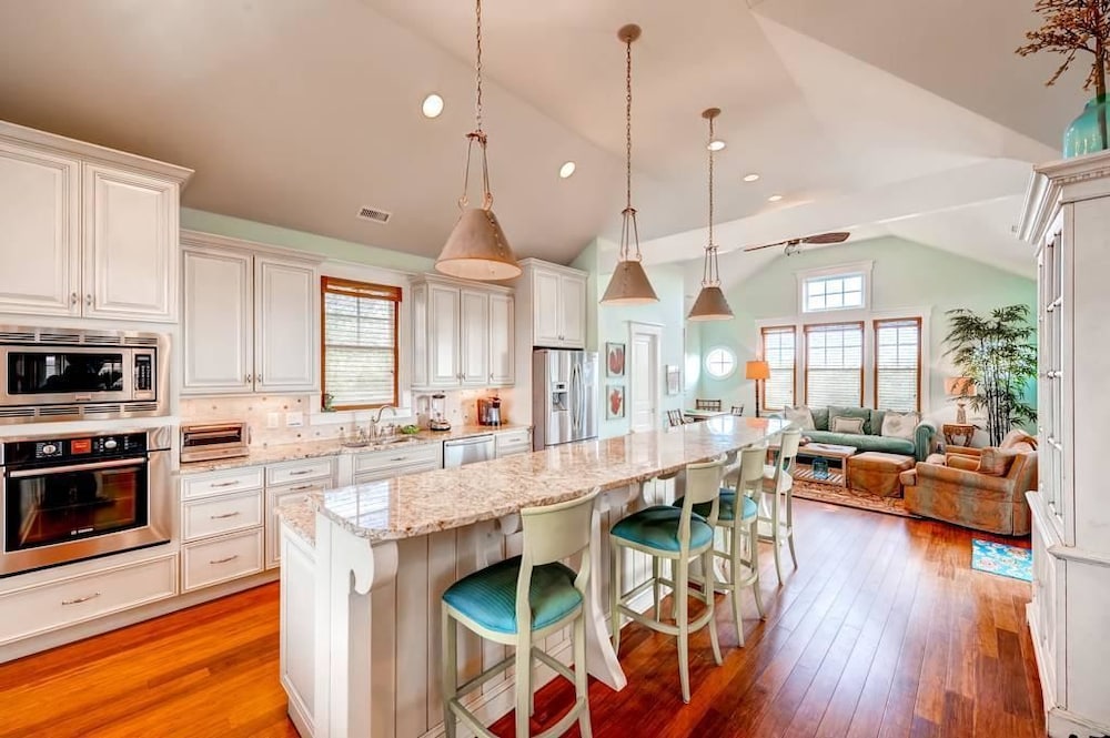 Bella Vista 6 Bedroom Holiday Home By Bald Head Island